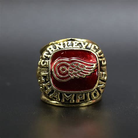 Detroit Red Wings 1997 NHL Stanley Cup championship ring - MVP Ring