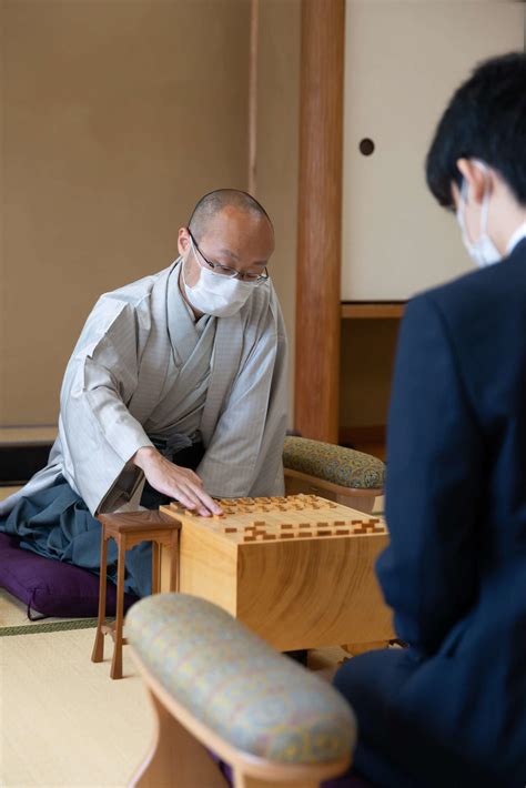 藤井七段はスーツ姿 史上最年少でタイトル初挑戦 社会写真ニュース 日刊スポーツ