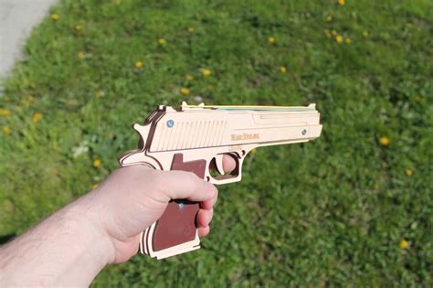 Деревянный пистолет "Дезерт Игл" (Desert Eagle), игрушка-резинкострел ...