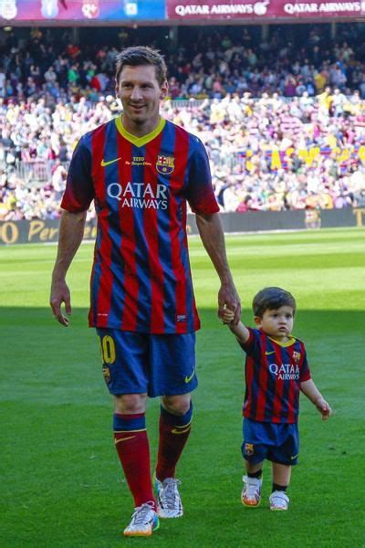 Lionel Messi Height Weight Age Wife Children Affairs Biography