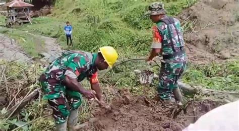 Tanah Longsor Timbun Akses Jalan Di Baruppu Toraja Utara Satu Rumah