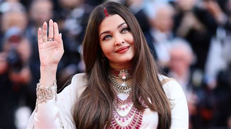 exclusive aishwarya rai bachchan wore  banarasi sari  rubies