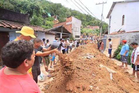 Deslizamento De Terra Em Niterói 07062019 Fotografia Fotografia