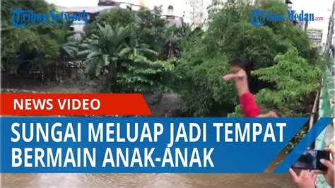 Sungai Meluap Menjadi Tempat Bermainnya Anak Anak Di Daerah Bantaran