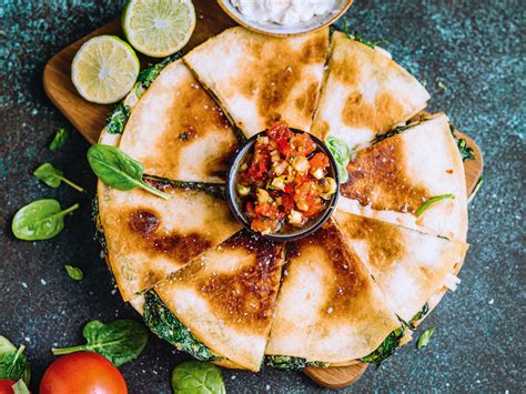 Spinat Quesadilla Mit Pikanter Salsa Rezept Eat Smarter