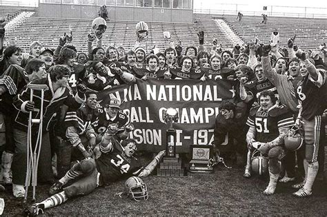 1979 Football Team And Dean Pees To Be Inducted Into Uf Athletic Hall