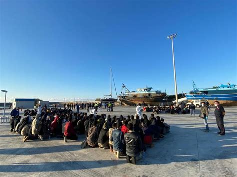 Migranti Sbarco Nella Notte Sulla Spiaggia Di Bova Marina E Altri