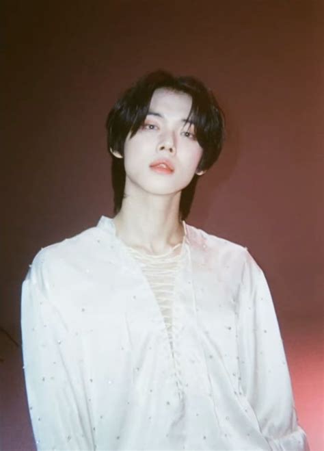 Pin By On Txt Txt Choi Daniel Hot Korean Guys