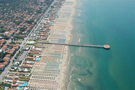 Rejser Til Marina Di Pietrasanta Book Ferie Nu P Escapeaway Dk