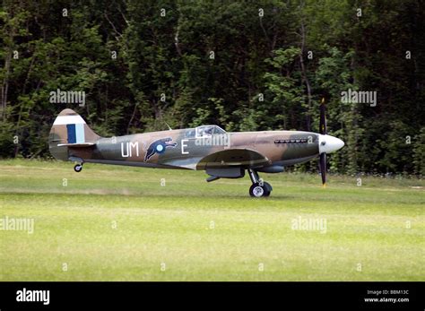 Ferte Alais Supermarine Spitfire Mk Xix Landing Stock Photo Alamy