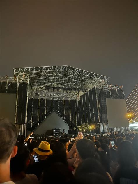 Myke Towers suspende su concierto en València a causa de la lluvia