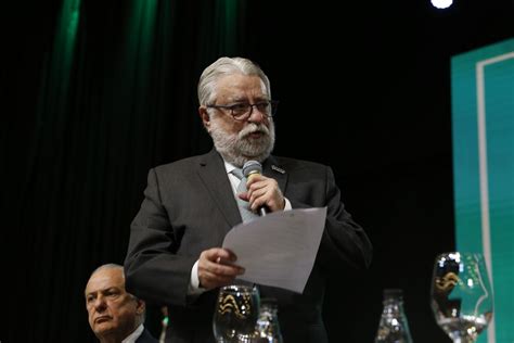 Acad Mico Helio Begliomini Representou A Academia Na Posse Dos