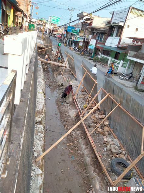 Warga Keluhkan Rehab Drainase Tangga Batu Kelurahan Pasar Muara Dua