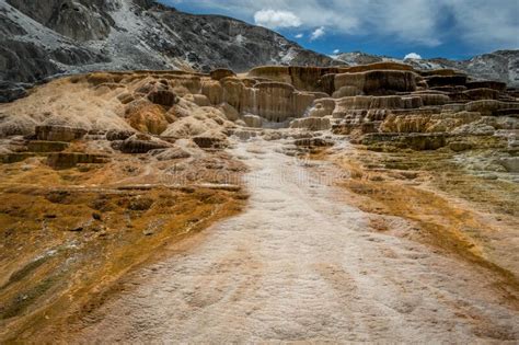 Manantiales Termales En El Parque Nacional De Yellowstone Wyoming