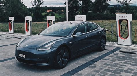 Quanto Costa La Tesla Model 3 Con Gli Incentivi Ecobonus Nel 2021