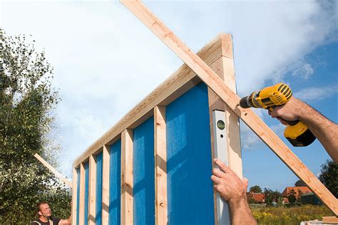 Gartenhaus selber bauen Wände stellen