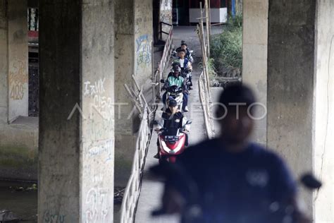 Jalur Alternatif Sepeda Motor Menuju Puncak Bogor Antara Foto