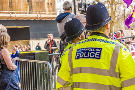 Agentes Da Pol Cia No Quadrado Londres Do Parlamento Foto De Stock