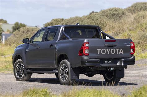 Hay una nueva Toyota Hilux híbrida y con cambios en el diseño