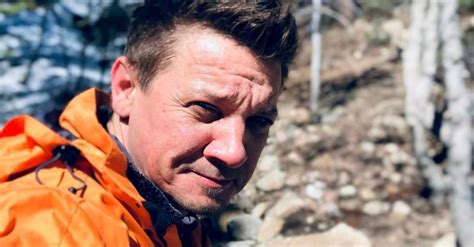 Jeremy Renner Torna A Camminare Con Uno Speciale Tapis Roulant