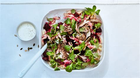 Pastasalade Met Gerookte Makreel En Biet Recept Allerhande Albert Heijn