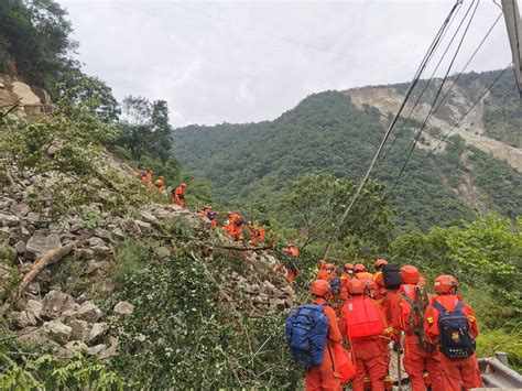 C视频丨从天黑走到天亮，5公里的山路他们走了5个小时 四川在线