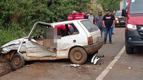 Acidente entre carreta e carro deixa duas pessoas feridas em Concórdia