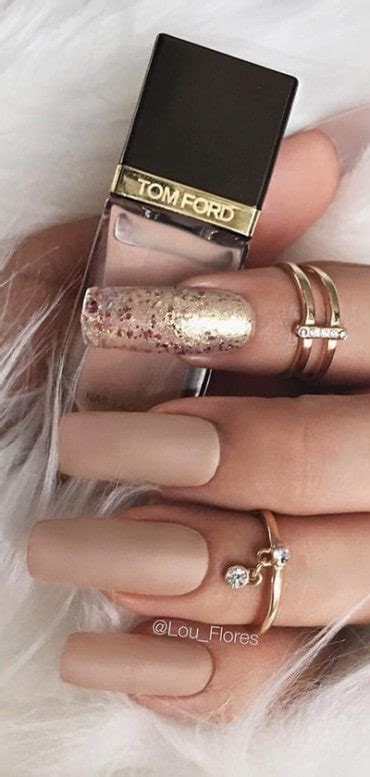 Different Looks You Can Achieve With A Nude And Gold Nails Polish And Pearls