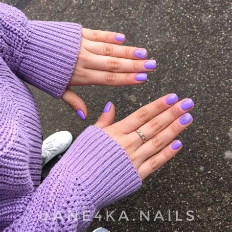 Лавандовые ногти сиреневый маникюр | Fingerless gloves, Fingerless, Arm ...