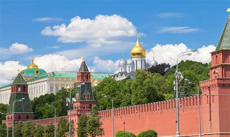 Premium Photo | Wall and cathedrals of moscow kremlin