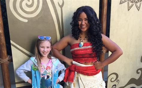 Meeting Moana At Disneyland Tips From The Magical Divas And Devos