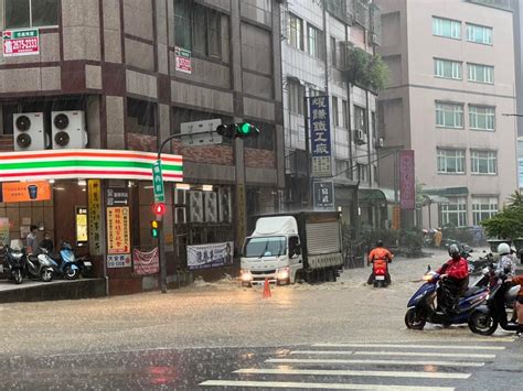 雙北、桃竹大雷雨特報 新北市多區傳淹水災情 上報 焦點