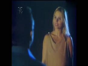 O CIRCO DAS QUALIDADES HUMANAS NUDE SCENES AZNude