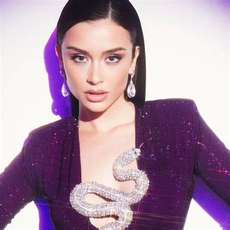 Tendencias De Maquillaje Para Fiestas Las Sombras Llamativas Y Los Labios Nude Han Vuelto