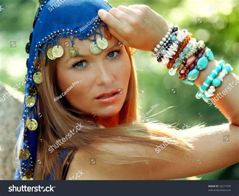 Belly Dancer Stock Photo 18271978 Shutterstock