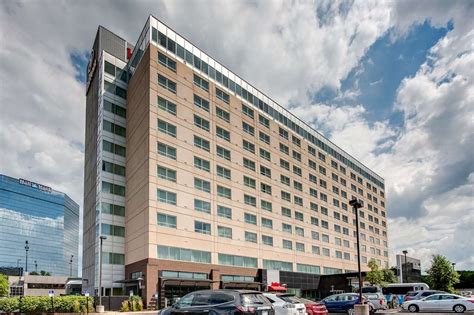 Hilton Minneapolis/Bloomington, 3900 American Blvd W, Minneapolis, MN ...