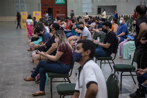 Fortaleza divulga listas de agendamentos para dose de reforço em idosos