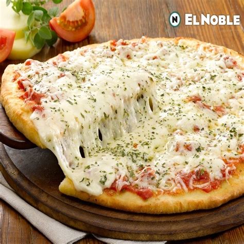 Pizza De Muzzarella El Noble Habemus Panchos