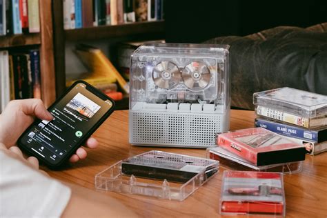 IT’S REAL Bluetooth Speaker + Cassette Player | The Coolector