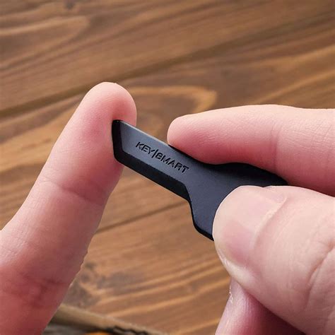 KeySmart SafeBlade - Finger-Safe Keychain Box Cutter | The Green Head