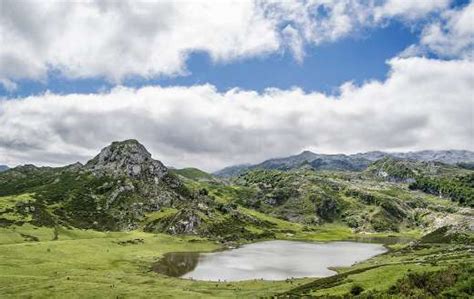 Lake Ercina Asturias mountains - Online Jigsaw Puzzles