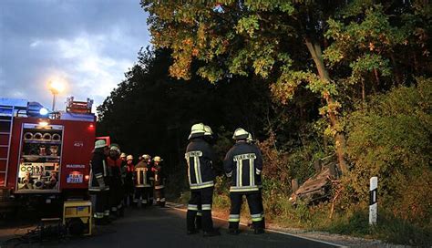 Kinder verletzt Auto überschlägt sich bei Walsdorf Bildergalerie