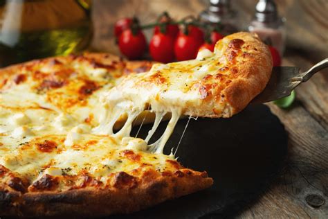 Best Frozen Cheese Pizza: Top 7 Pies Most Recommended By Experts