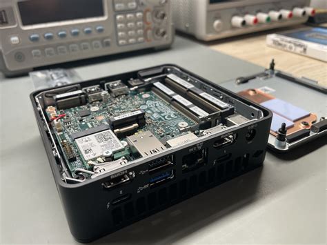 Intel NUC 12 Pro Kit recenzija • magazin Mehatronika
