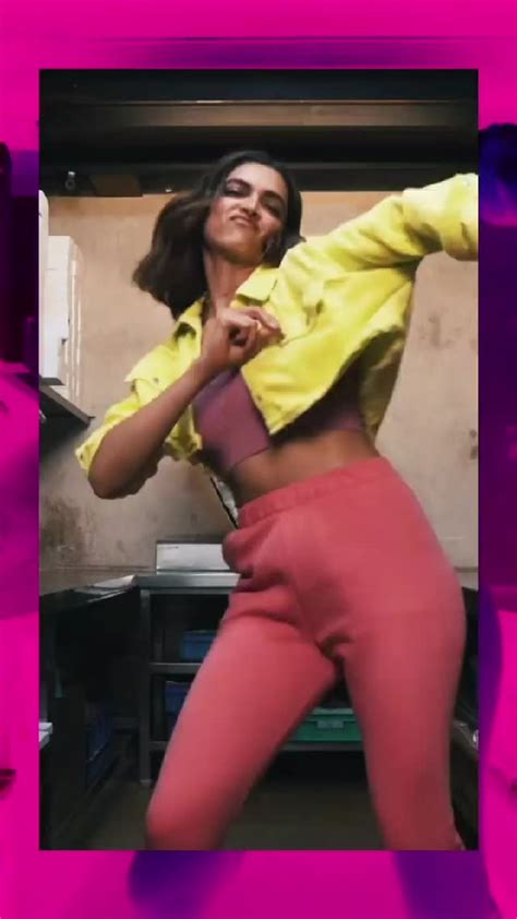 Deepika Padukone Shaking That Ass Scrolller