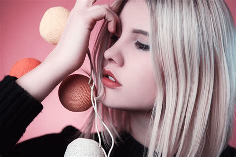 100 000 Kostenlose Blonde Frau Und Frau Bilder Pixabay