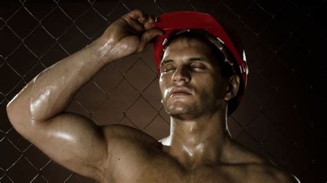 Je spotený chlap naozaj sexi Sex a vzťahy Žena Pravda