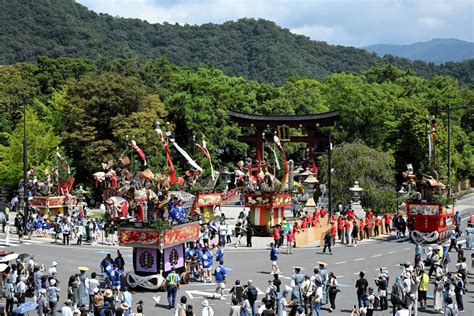 絢爛豪華な山車6基、勇壮巡行 敦賀まつり終幕 Fukui若狭oneweb 福井「若狭路」の観光サイト