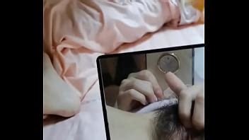 Jugar con el coño cuando el compañero de cuarto no está cerca XVIDEOS