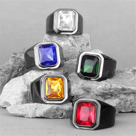 Hot แหวนสเตนเลสสตลประดบพลอยเทยมหรหราเรยบงายสดำสำหรบผชาย